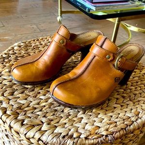 Born Clogs size 9
